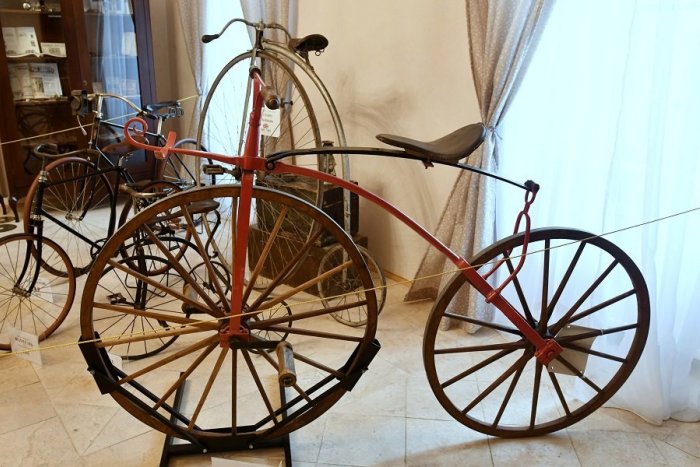 Ilustračný obrázok k článku Pozoruhodná výstava v Oravskej knižnici: Bicykle, aké na ulici len tak neuvidíte
