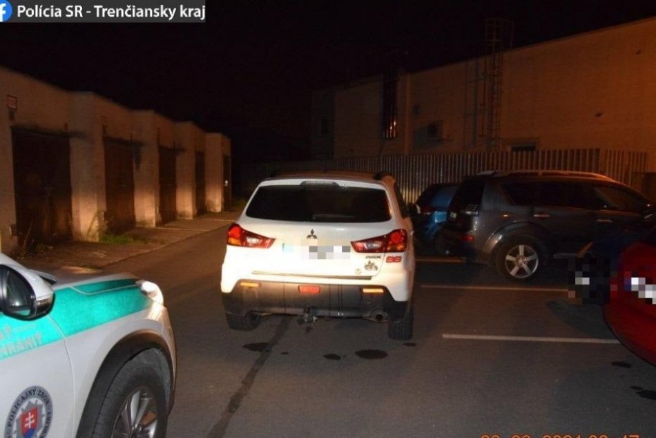 Ilustračný obrázok k článku Policajná naháňačka v Trenčíne: Opitý vodič počas úniku narazil do auta, FOTO