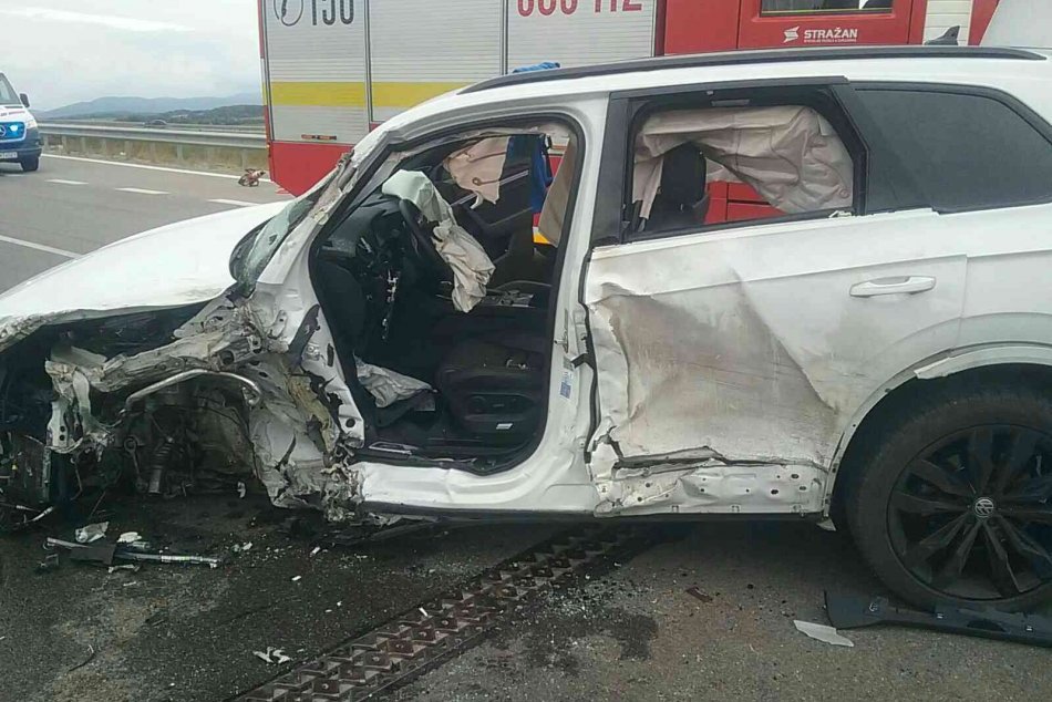 Ilustračný obrázok k článku Vážna nehoda na bánovskom obchvate: Zranených previezli do nemocnice, FOTO