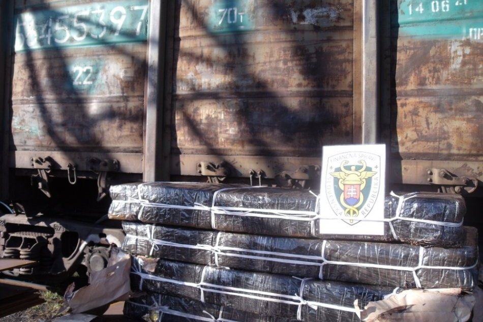 Ilustračný obrázok k článku FOTO z pašovania v okrese Michalovce: Ukrajinec ukryl Slovákovi prekvapenie pod železnú rudu
