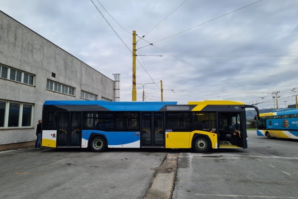 Ilustračný obrázok k článku Menšia tlačenica v ranných autobusoch. V MHD pribudla nová školská linka