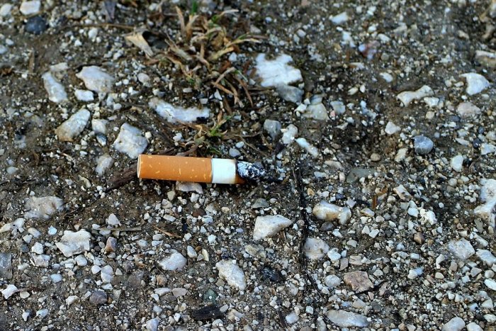 Ilustračný obrázok k článku Mesto chce zatočiť s cigaretovými ohorkami: V Žiari pribudnú špeciálne popolníky