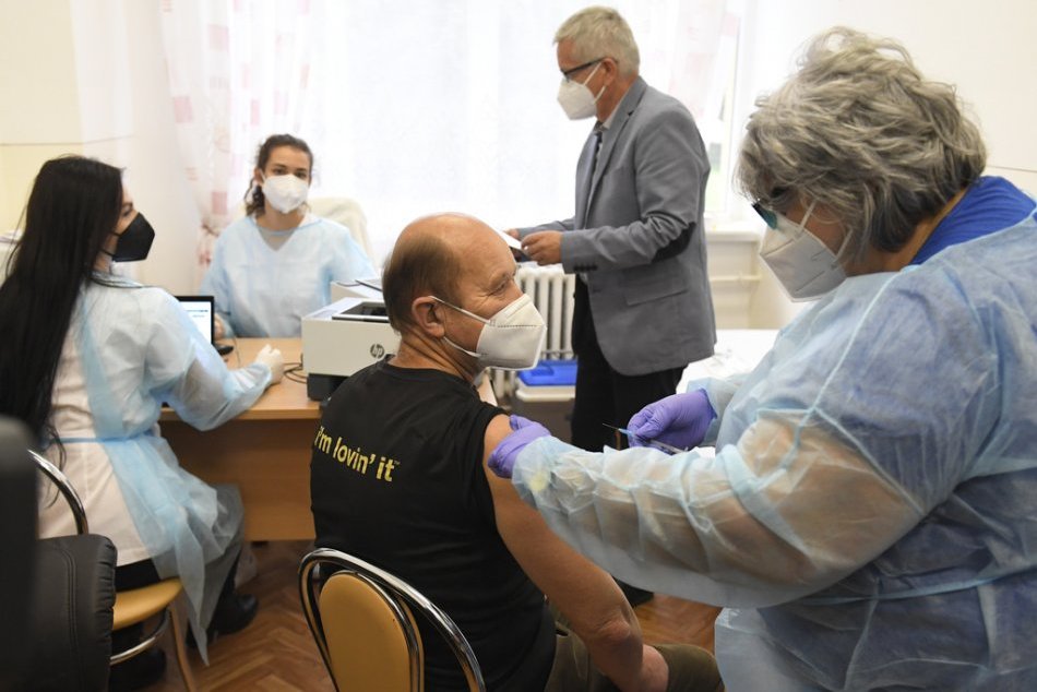 Ilustračný obrázok k článku Vakcinačné centrá otvoril aj Nitriansky kraj: Zaočkoval takmer 3 600 ľudí