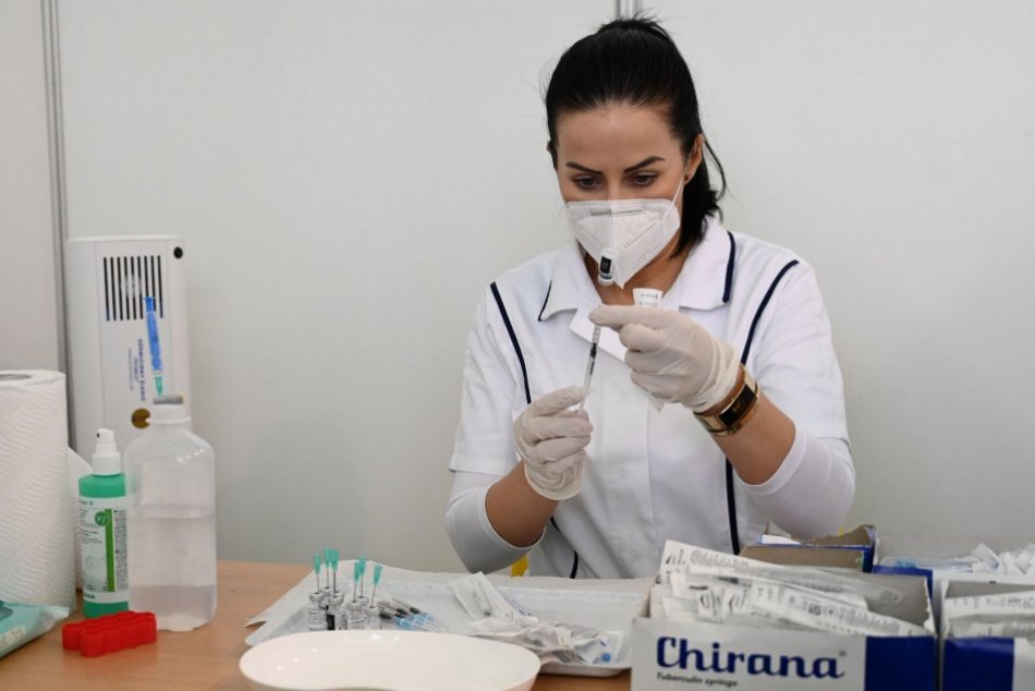 Ilustračný obrázok k článku Očkovanie pokračuje aj cez víkend: Nitriansky kraj otvorí TRI vakcinačné centrá