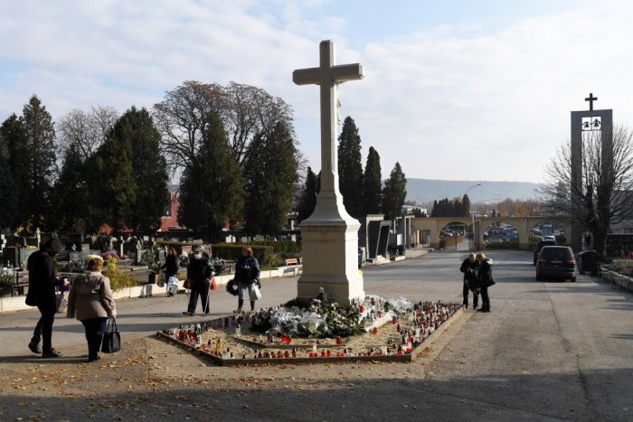 Ilustračný obrázok k článku Dušičky v Košiciach: Mesto posilní MHD na cintoríny aj hliadky mestskej polície