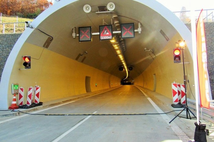 Ilustračný obrázok k článku Toho, čo sa vodiči báli, je tu: Prichádza uzávierka Tunela Prešov, aj diaľnice