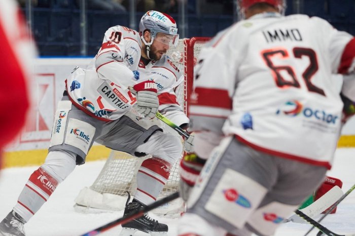 Ilustračný obrázok k článku Hokejista Boris Sádecký sa zrútil na ľad: Transportovali ho na nemocničnú JIS