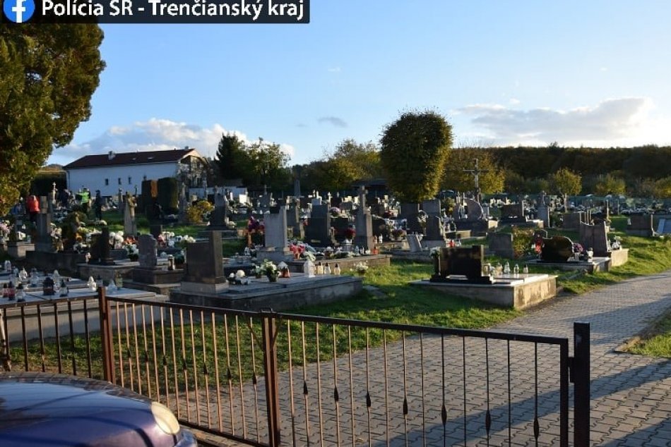 Ilustračný obrázok k článku Krádež ôsmich krížov na cintoríne: Páchateľovi hrozí 10 rokov za mrežami, FOTO