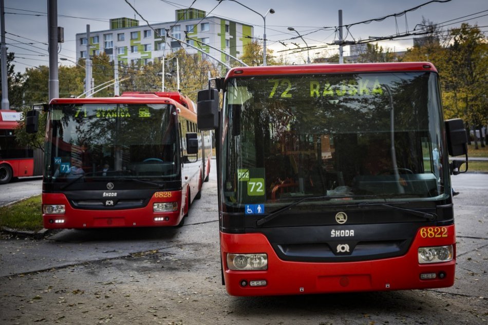 Ilustračný obrázok k článku Dlhé KOLÓNY a zdržanie v Bratislave: Spadlo trolejové vedenie, trolejbusy sú ODSTAVENÉ