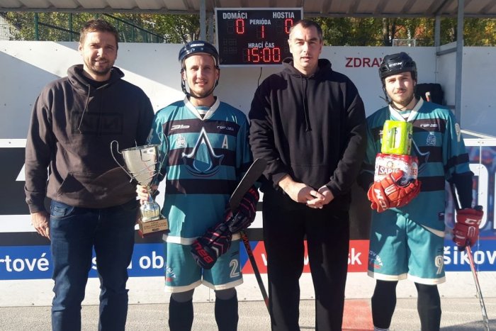 Ilustračný obrázok k článku Vo finále už je prvý z tímov: Ako hrali ďalší súperi v Prešovskej hokejbalovej lige?