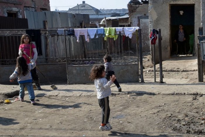 Ilustračný obrázok k článku Vzdelaním proti chudobe: Ministerstvo dá na deti z rómskych komunít POL MILIÓNA eur