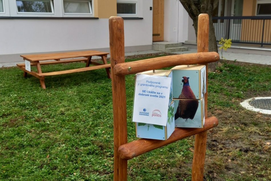 Ilustračný obrázok k článku Materská škola Mišíka v Prievidzi má nové detské ihrisko, FOTO