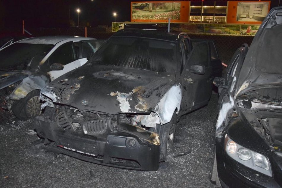 Ilustračný obrázok k článku Areál autoservisu v Lučenci sa ocitol v plameňoch: Škody sú obrovské, FOTO