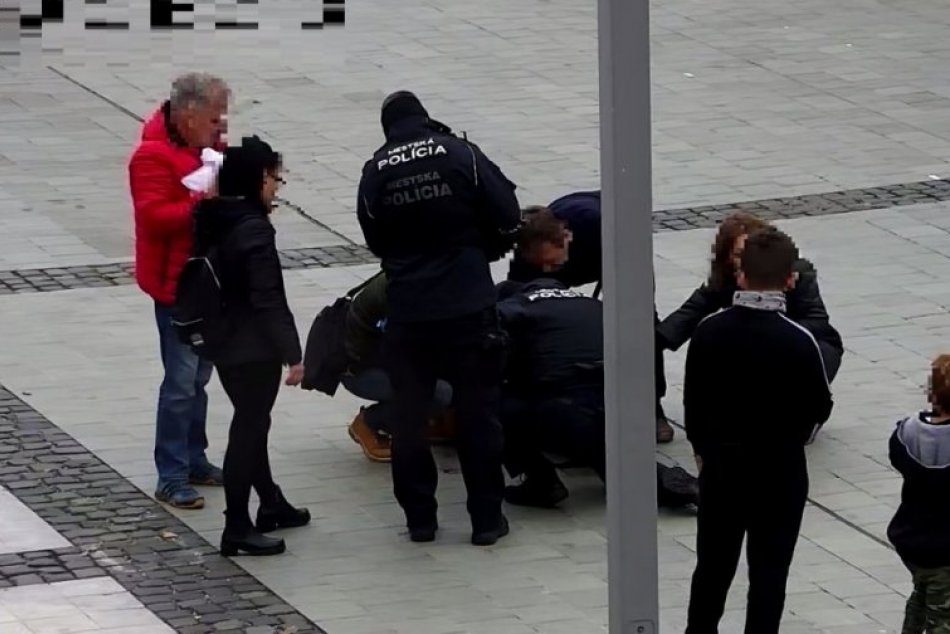 Ilustračný obrázok k článku Záchranná akcia vo Zvolene: Muž nedýchal, mestskí policajti okamžite konali
