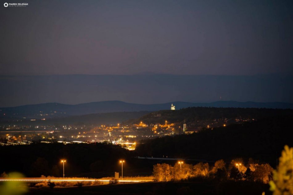 Ilustračný obrázok k článku Obce v okolí sa rozhodli zhasnúť verejné osvetlenie: Pripojí sa k PROTESTU aj Nitra?