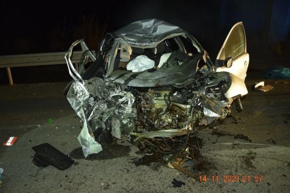 Ilustračný obrázok k článku Nové INFO o tragédii pri Zvolene: Vodič neprežil čelný náraz do betónového piliera, FOTO