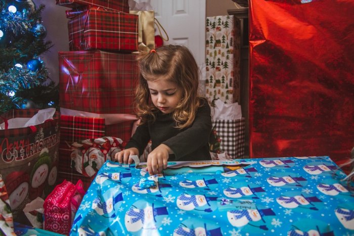 Ilustračný obrázok k článku Urobte radosť DEŤOM z detských domovov: Darujte im pod stromček „Vianoce z krabičky“
