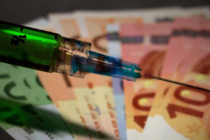 Ilustračný obrázok k článku Finančná ODMENA za očkovanie? Naši susedia ponúkajú neočkovaným viac ako 30 eur
