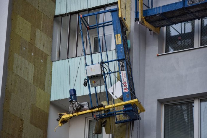 Ilustračný obrázok k článku NEŠŤASTIE v Bratislave: Vo výške 5. poschodia sa odtrhla plošina, jedna osoba neprežila! FOTO