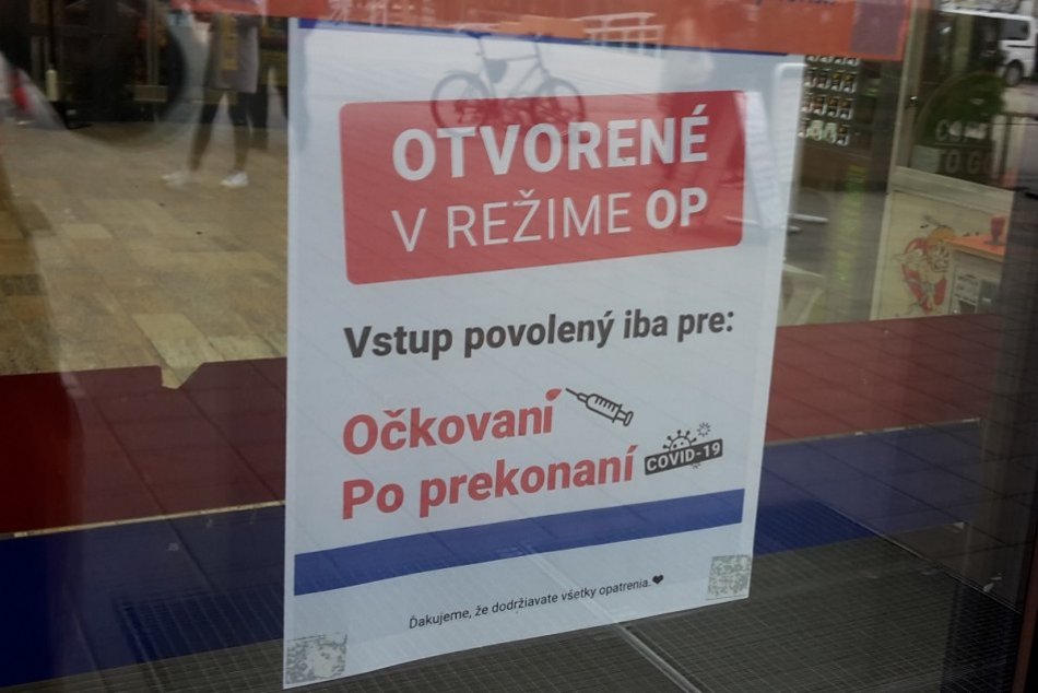 Ilustračný obrázok k článku PREHĽAD zmien k otváraniu prevádzok: Očkovaní a prekonaní si môžu DOVOLIŤ najviac!