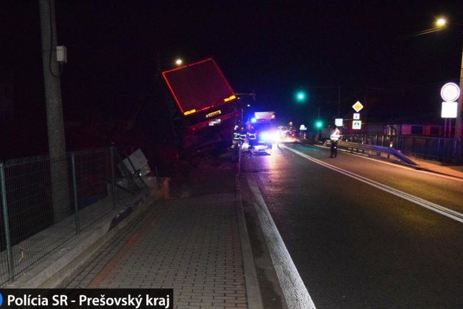 Ilustračný obrázok k článku Kuriózna nehoda v Lade pri Prešove: Vodič to zapichol rovno v potoku, FOTO
