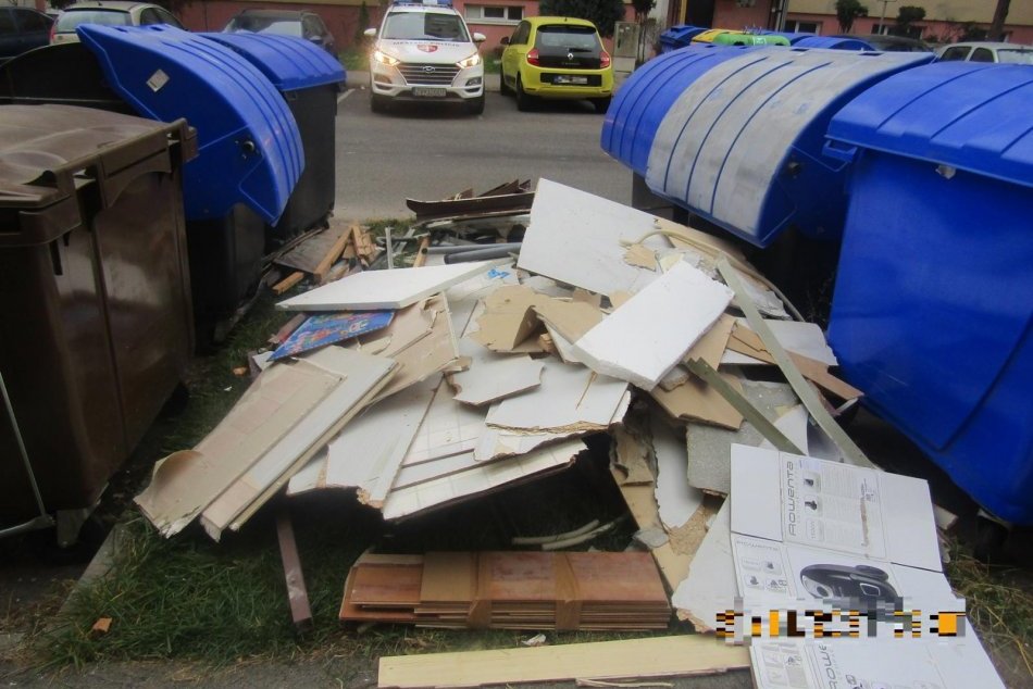 Ilustračný obrázok k článku Vo Zvolene vyrástla skládka odpadu: Mestskí policajti konali a upozornili ľudí, FOTO