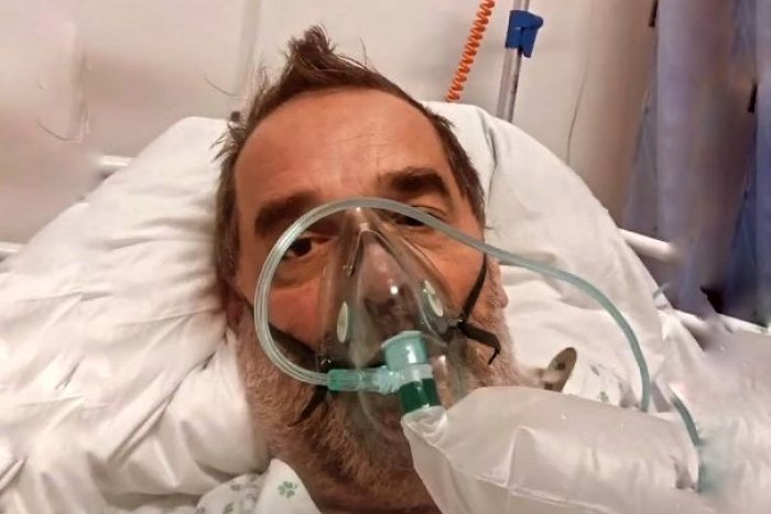 Ilustračný obrázok k článku Český herec je na kyslíku v nemocnici: Všetkých PROSÍ, aby sa dali očkovať! FOTO
