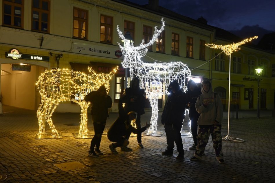 Ilustračný obrázok k článku Že je pekný? Vianočný Trenčín vyzerá po zotmení ako z rozprávky! FOTO