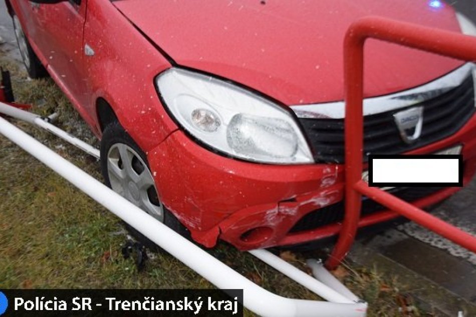 Ilustračný obrázok k článku Na mol opitý vodič nezvládol okružnú križovatku: Nehoda v Prievidzi na FOTO
