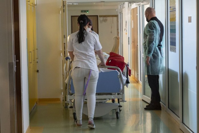 Ilustračný obrázok k článku Pandemická situácia sa zhoršuje: Michalovská nemocnica ZAKAZUJE návštevy!