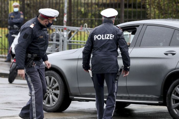 Ilustračný obrázok k článku Rakúska polícia zadržala Slovenku: Podozrieva ju z cezhraničného obchodu s drogami