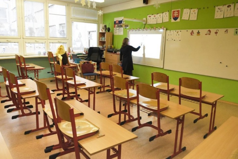 Ilustračný obrázok k článku V Košiciach je covid vo väčšine základných škôl. Koľko žiakov sa opäť učí z domu?