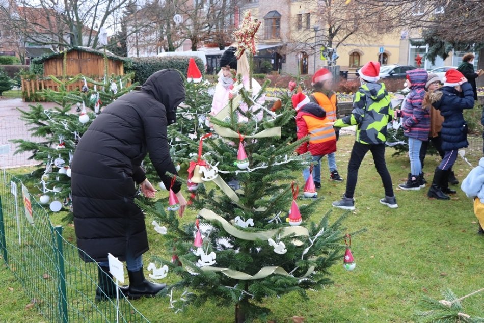 Ilustračný obrázok k článku Nové Zámky sa pripravujú na Vianoce: Centrum mesta už krášli vianočná výzdoba