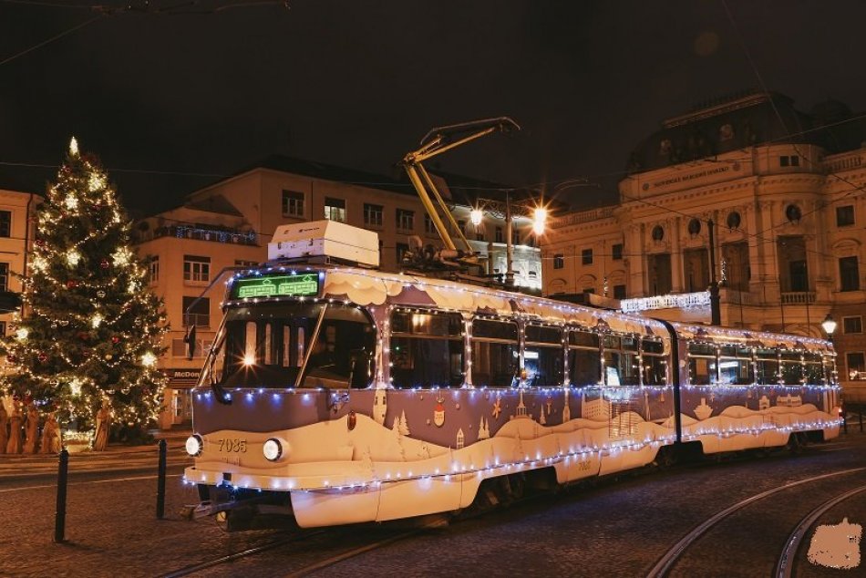 Ilustračný obrázok k článku FOTO: Vianočná ELEKTRIČKA bude opäť križovať Bratislavu. Zaznejú v nej detské hlásky