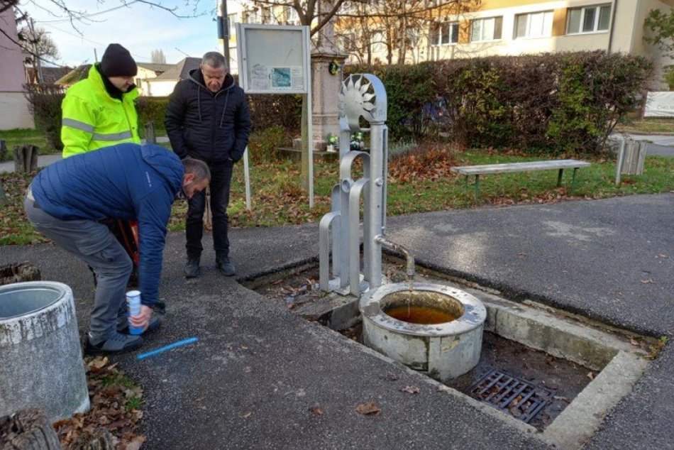 Ilustračný obrázok k článku Posvietili si na jednu z artézskych studní: Voda z nej tečie príliš slabým prúdom