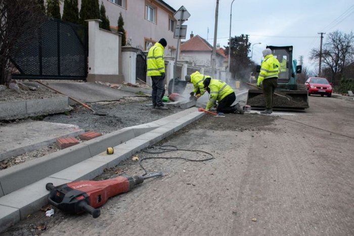 Ilustračný obrázok k článku Ostáva už iba niekoľko dní: Oprava frekventovanej ulice sa blíži ku koncu