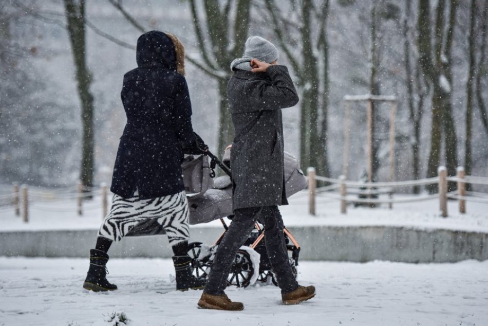 Ilustračný obrázok k článku PRUDKÁ zmena počasia: Na Slovensko mieri VÍCHRICA, sneženie a teploty klesnú k NULE!