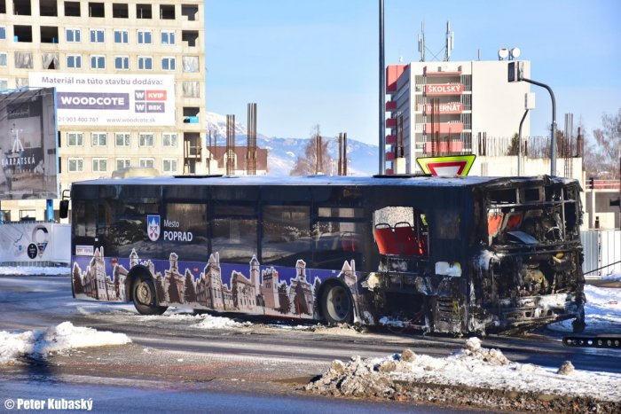Ilustračný obrázok k článku Zhorený autobus v Poprade: Hasiči sa vyjadrili k možnej príčine