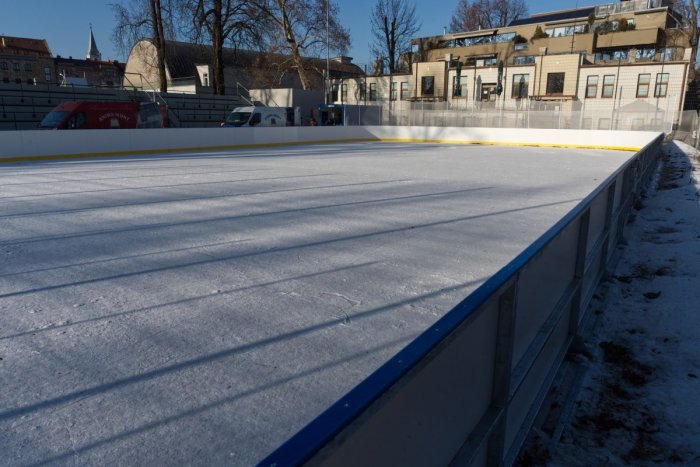 Ilustračný obrázok k článku Košičania, chystajte korčule. Ľadová plocha v Mestskom parku čaká na otvorenie
