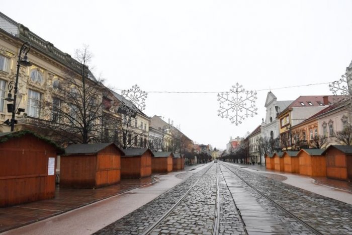 Ilustračný obrázok k článku Hygienici rozhodli: Vianočné trhy v Košiciach NEBUDÚ. Ako to bude so Silvestrom?