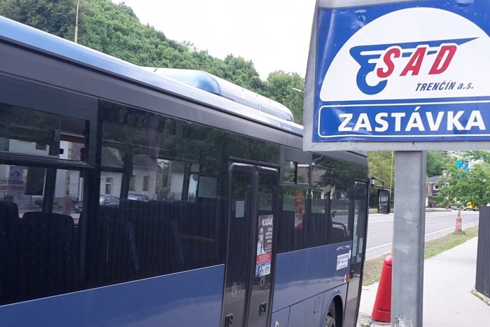 Ilustračný obrázok k článku V Trenčíne zmenili názvy 22 zastávok i režim autobusov: Ako sa po novom volajú?