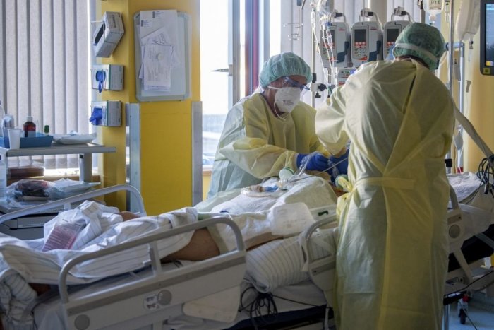 Ilustračný obrázok k článku V nemocnici bojuje s covidom 58 ľudí: Najmladší pacient v Trnave má dvadsať rokov