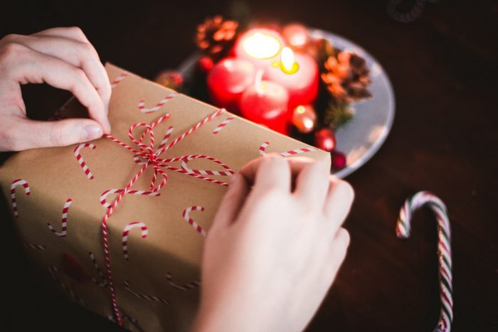 Ilustračný obrázok k článku Zabudnite na baliaci papier: Zabaľte vianočné darčeky originálne a ekologicky!