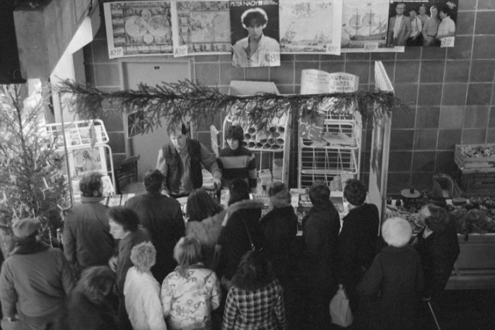 Ilustračný obrázok k článku Žiadne online vianočné nákupy: TAKTO to vyzeralo v bratislavských obchodoch pred 40 rokmi