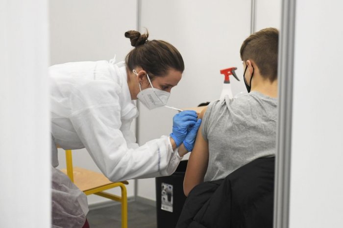 Ilustračný obrázok k článku Záujem Bratislavčanov o očkovanie sa ZVÝŠIL: Vakcínu vám pichnú na štadióne v TIETO dni