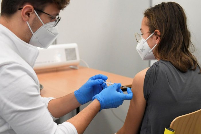 Ilustračný obrázok k článku Aj v Komárne evidujú nízky záujem o vakcíny: Nemocnica UPRAVILA časy očkovania