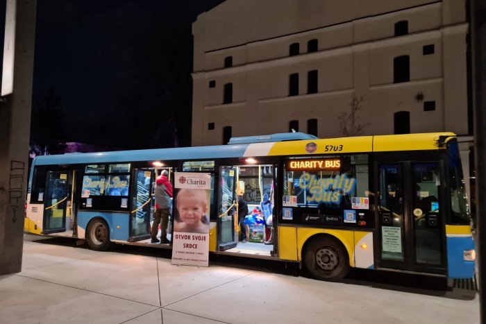 Ilustračný obrázok k článku Charitatívny autobus mal úspech: Vyzbierali sa plné škatule potravín pre ľudí v núdzi