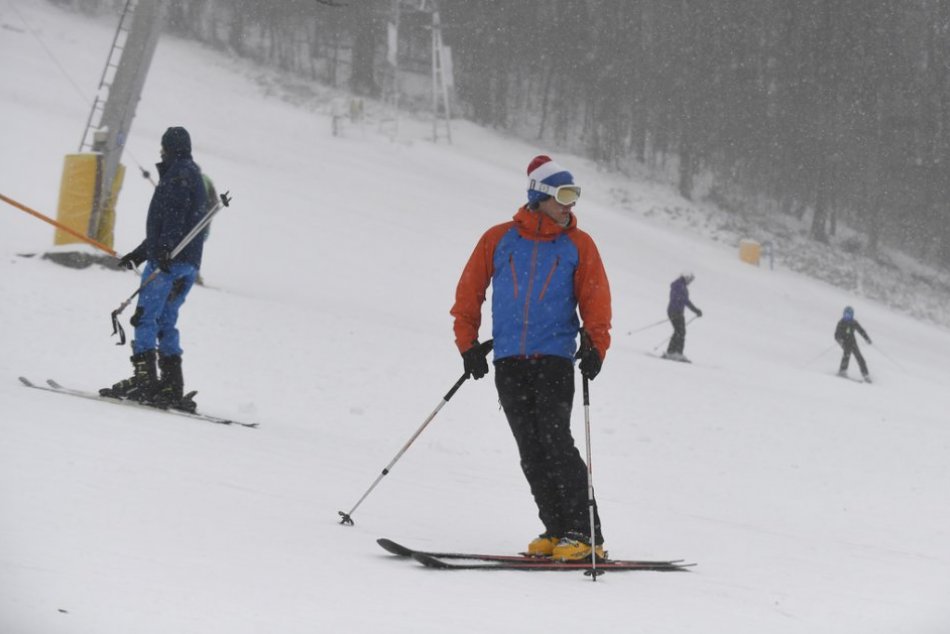 Ilustračný obrázok k článku OBRAZOM: Vianočná lyžovačka na Jahodnej. Košičania trávia sviatky na svahu