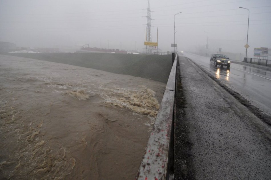 Ilustračný obrázok k článku Meteorológovia vydali VÝSTRAHU pre okres Brezno: KEDY u nás hrozí povodeň?