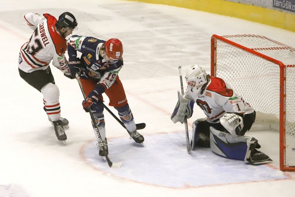 Ilustračný obrázok k článku Pohronské derby prinieslo vyrovnanú hokejovú drámu: Rozhodlo sa až v nájazdoch, FOTO